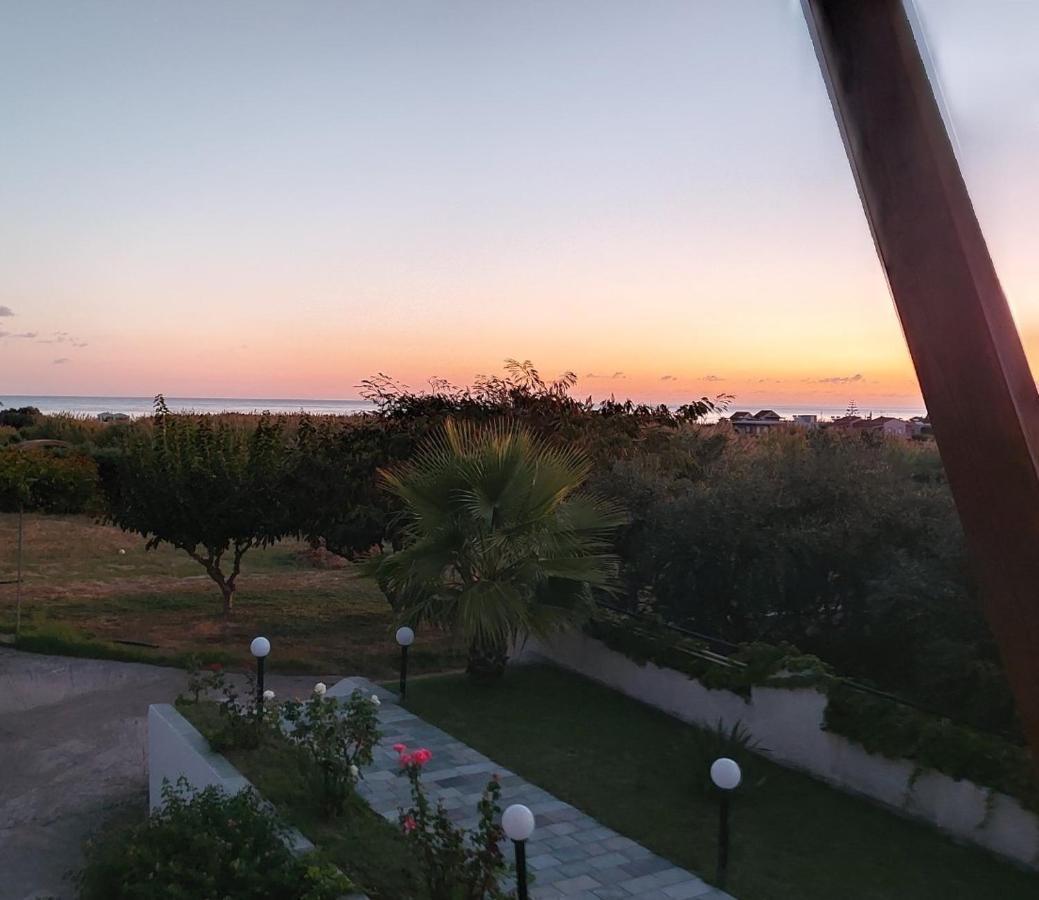 Villa Eleni 100M From The Sea ラパニアナ エクステリア 写真